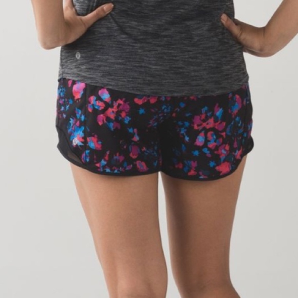 Lululemon Hotty Hot Short Dandy Digie Multi / Black - Picture 9 of 9
